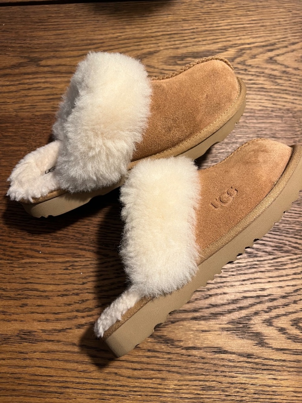 Ugg slippers - Picture 2 of 4